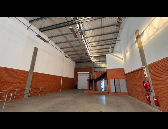 344M² WAREHOUSE TO LET IN LONGLAKE